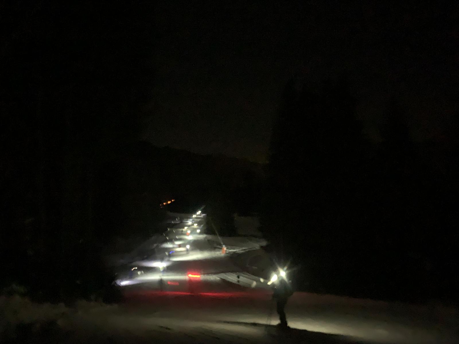 Vue de la descente aux flambeaux depuis le Pleney sur Morzine